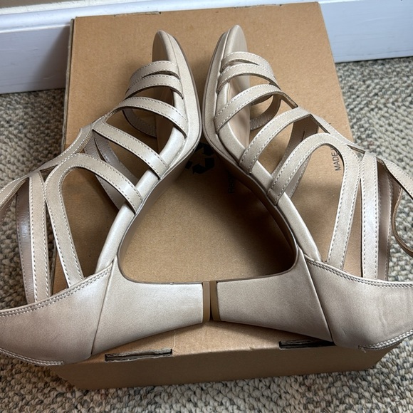 Easy Street Women's, Elated Sandal, Nude Pearlized, Size 11M - Picture 8 of 16